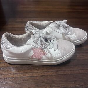 Steve Madden Girl's Rezume Sneaker- Size 2